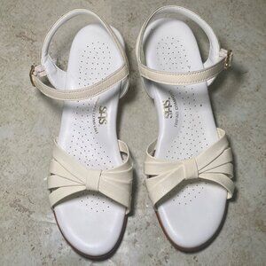 SAS Womens White Leather Sandals With Adjustable Straps & Low Wedge Heel Size 8N